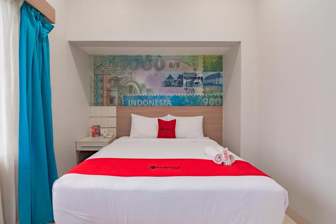 RedDoorz Plus @ Point Phila Cihampelas Bandung Bagian luar foto